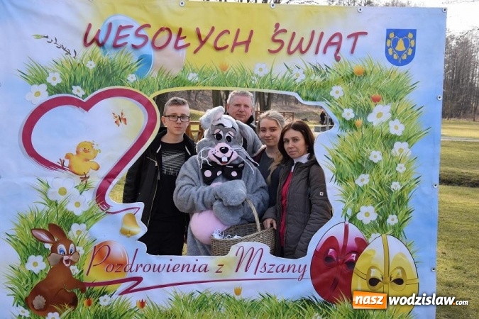 Zdjęcie w galerii na portalu naszwodzislaw.com: W Mszanie stanęła 15 metrowa palma wielkanocna  wiadomości z regionu