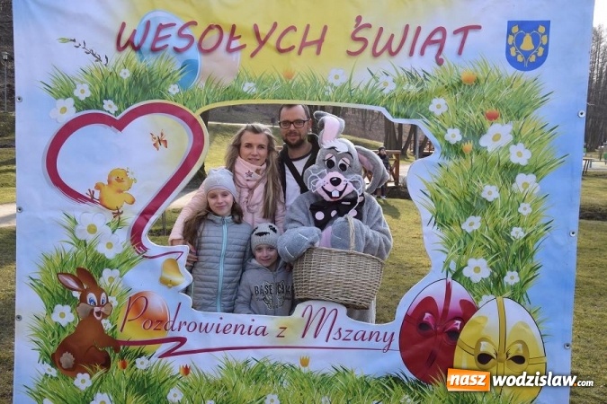 Zdjęcie w galerii na portalu naszwodzislaw.com: W Mszanie stanęła 15 metrowa palma wielkanocna  wiadomości z regionu