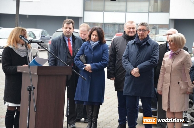 Zdjęcie w galerii na portalu naszwodzislaw.com: Nowy ambulans i zmodernizowana poradnia urologiczna w szpitalu  wiadomości z regionu
