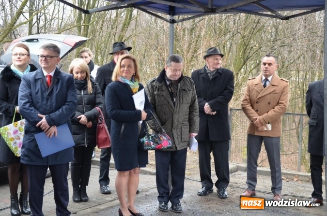Zdjęcie w galerii na portalu naszwodzislaw.com: Nowy ambulans i zmodernizowana poradnia urologiczna w szpitalu  wiadomości z regionu