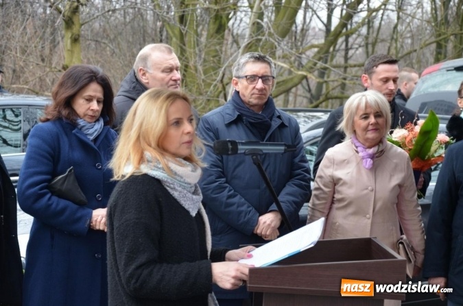 Zdjęcie w galerii na portalu naszwodzislaw.com: Nowy ambulans i zmodernizowana poradnia urologiczna w szpitalu  wiadomości z regionu