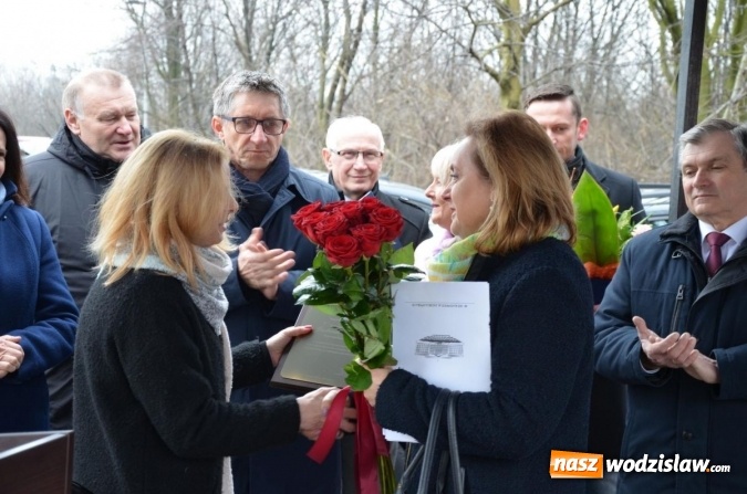 Zdjęcie w galerii na portalu naszwodzislaw.com: Nowy ambulans i zmodernizowana poradnia urologiczna w szpitalu  wiadomości z regionu