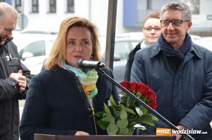 Zdjęcie w galerii na portalu naszwodzislaw.com: Nowy ambulans i zmodernizowana poradnia urologiczna w szpitalu  wiadomości z regionu