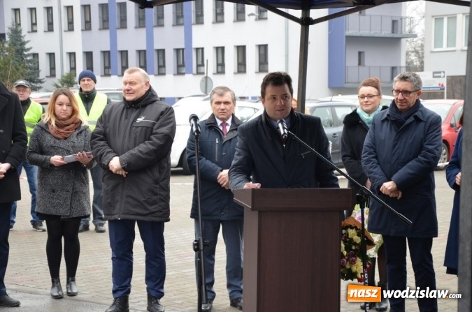 Zdjęcie w galerii na portalu naszwodzislaw.com: Nowy ambulans i zmodernizowana poradnia urologiczna w szpitalu  wiadomości z regionu