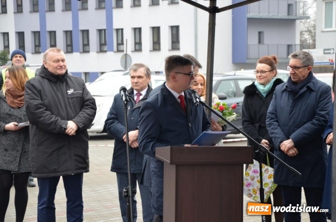 Zdjęcie w galerii na portalu naszwodzislaw.com: Nowy ambulans i zmodernizowana poradnia urologiczna w szpitalu  wiadomości z regionu
