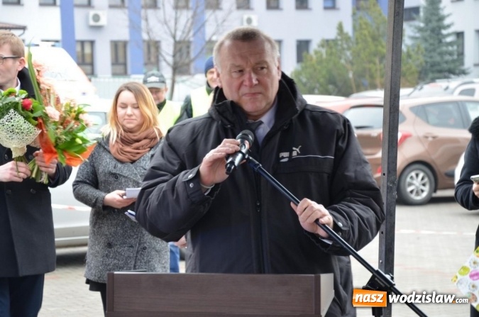 Zdjęcie w galerii na portalu naszwodzislaw.com: Nowy ambulans i zmodernizowana poradnia urologiczna w szpitalu  wiadomości z regionu