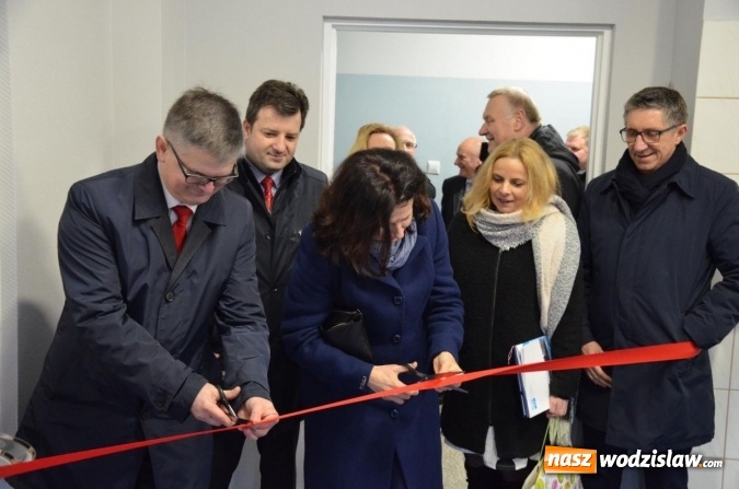 Zdjęcie w galerii na portalu naszwodzislaw.com: Nowy ambulans i zmodernizowana poradnia urologiczna w szpitalu  wiadomości z regionu