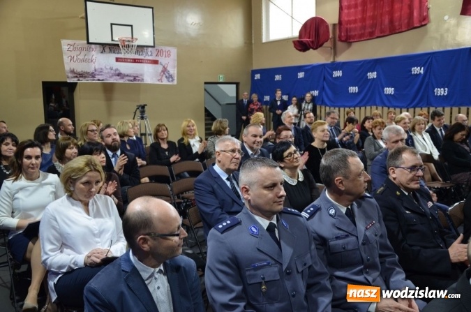 Zdjęcie w galerii na portalu naszwodzislaw.com: 70 tys. złotych na 70-lecie szkoły. Powiat ufundował nagrodę rydułtowskiemu liceum  wiadomości z regionu
