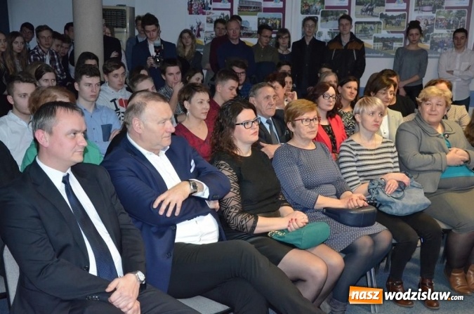 Zdjęcie w galerii na portalu naszwodzislaw.com: Wiosenny wieczór z poezją wiadomości z regionu