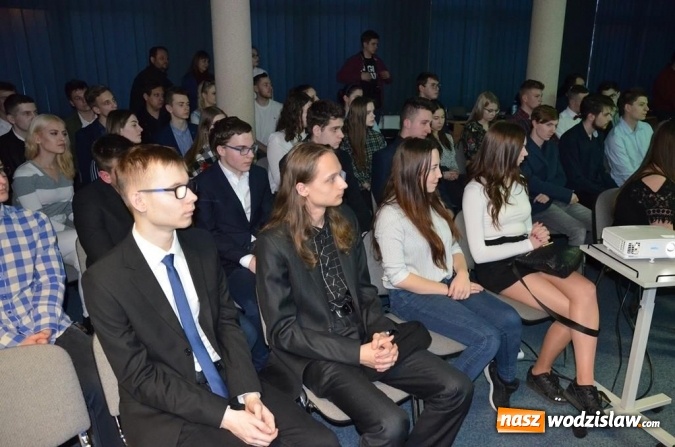 Zdjęcie w galerii na portalu naszwodzislaw.com: Wiosenny wieczór z poezją wiadomości z regionu