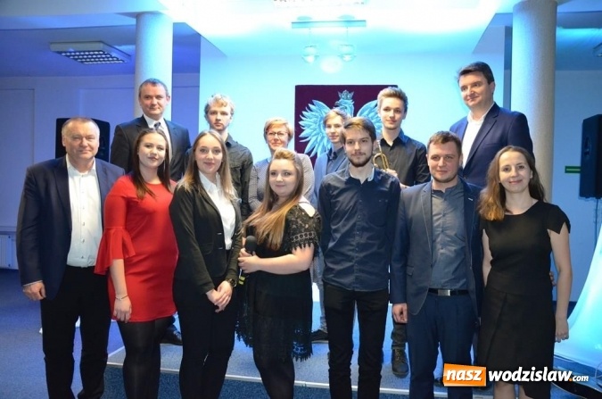 Zdjęcie w galerii na portalu naszwodzislaw.com: Wiosenny wieczór z poezją wiadomości z regionu