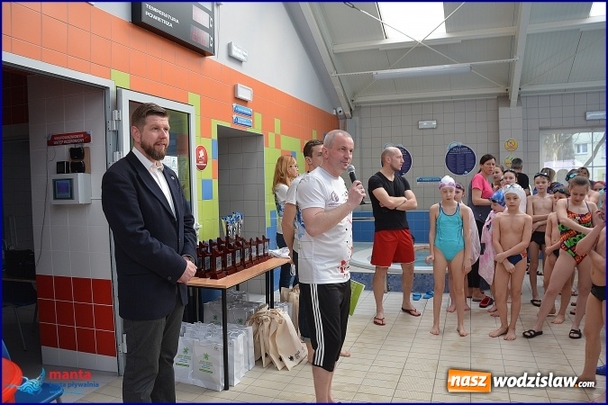 Zdjęcie w galerii na portalu naszwodzislaw.com: Wielka rywalizacja na wodzisławskim basenie, czyli finał zawodów pływackich. WYNIKI  wiadomości z regionu