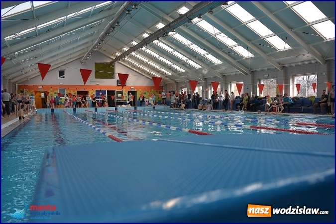 Zdjęcie w galerii na portalu naszwodzislaw.com: Wielka rywalizacja na wodzisławskim basenie, czyli finał zawodów pływackich. WYNIKI  wiadomości z regionu