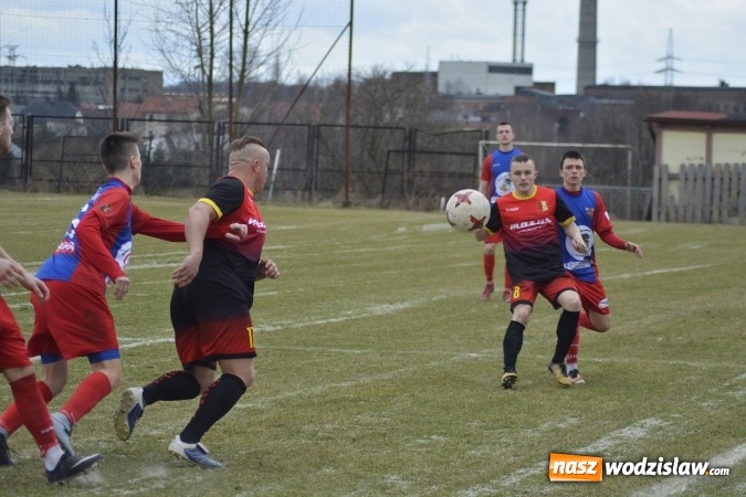 Zdjęcie w galerii na portalu naszwodzislaw.com: Odra Wodzisław vs. Płomień Połomia. Mecz przyniósł remis  wiadomości z regionu