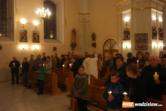 Zdjęcie w galerii na portalu naszwodzislaw.com: Wielka Sobota w parafii Podwyższenia Krzyża Świętego w Wodzisławiu Śląskim - Zawadzie  wiadomości z regionu