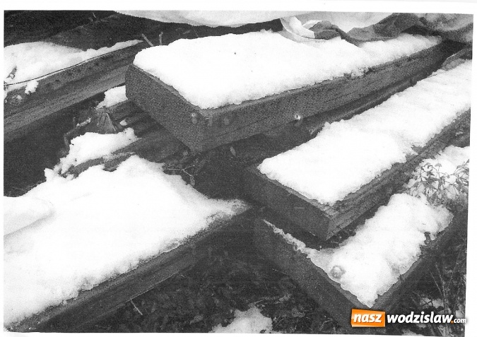 Zdjęcie w galerii na portalu naszwodzislaw.com: Źle zabezpieczony materiał po wyburzonej muszli koncertowej. Afera na sesji Rady Miasta. ZDJĘCIA  wiadomości z regionu