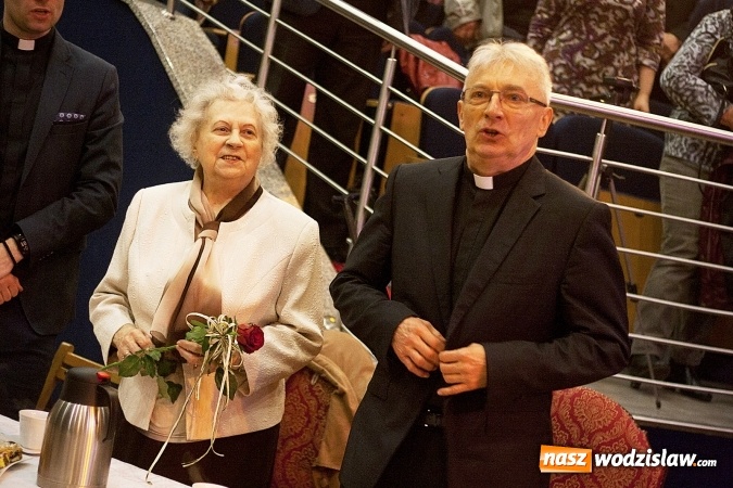 Zdjęcie w galerii na portalu naszwodzislaw.com: Ks. Jerzy Szymik już oficjalnie honorowym obywatelem miasta Pszów. ZDJĘCIA  wiadomości z regionu