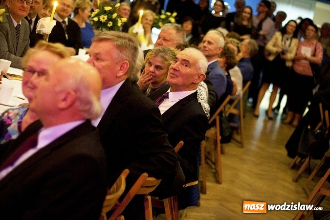 Zdjęcie w galerii na portalu naszwodzislaw.com: Ks. Jerzy Szymik już oficjalnie honorowym obywatelem miasta Pszów. ZDJĘCIA  wiadomości z regionu