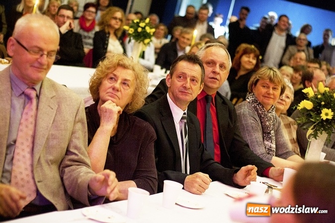 Zdjęcie w galerii na portalu naszwodzislaw.com: Ks. Jerzy Szymik już oficjalnie honorowym obywatelem miasta Pszów. ZDJĘCIA  wiadomości z regionu