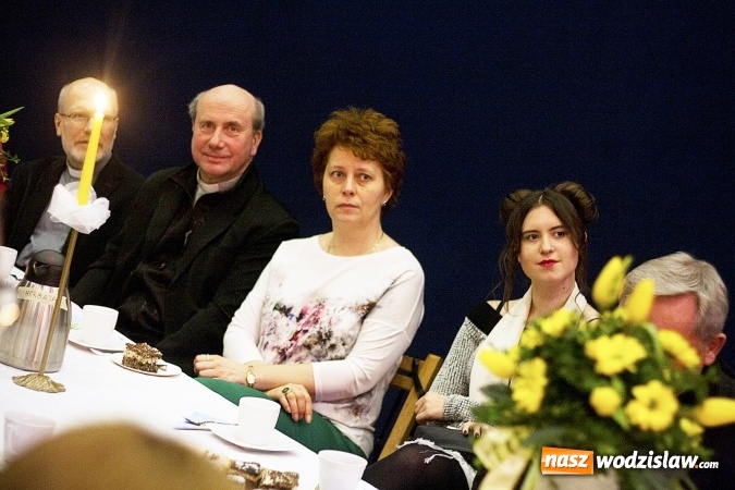 Zdjęcie w galerii na portalu naszwodzislaw.com: Ks. Jerzy Szymik już oficjalnie honorowym obywatelem miasta Pszów. ZDJĘCIA  wiadomości z regionu