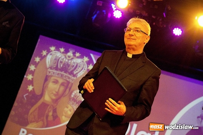 Zdjęcie w galerii na portalu naszwodzislaw.com: Ks. Jerzy Szymik już oficjalnie honorowym obywatelem miasta Pszów. ZDJĘCIA  wiadomości z regionu
