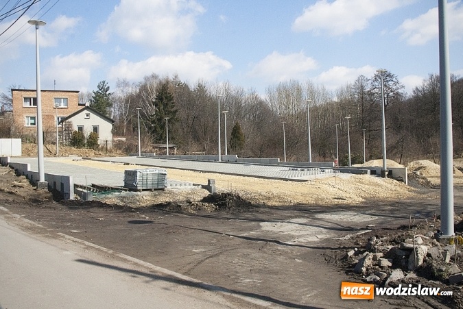 Zdjęcie w galerii na portalu naszwodzislaw.com: Parking przy tężni coraz bliżej ukończenia  wiadomości z regionu