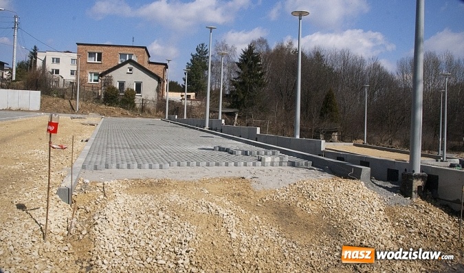 Zdjęcie w galerii na portalu naszwodzislaw.com: Parking przy tężni coraz bliżej ukończenia  wiadomości z regionu