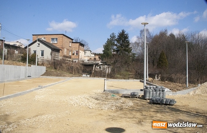 Zdjęcie w galerii na portalu naszwodzislaw.com: Parking przy tężni coraz bliżej ukończenia  wiadomości z regionu
