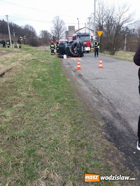 Zdjęcie w galerii na portalu naszwodzislaw.com: Auto dachowało w Zawadzie  wiadomości z regionu