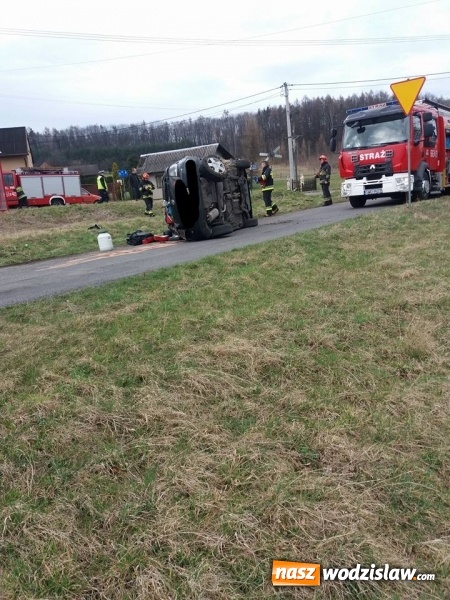 Zdjęcie w galerii na portalu naszwodzislaw.com: Auto dachowało w Zawadzie  wiadomości z regionu