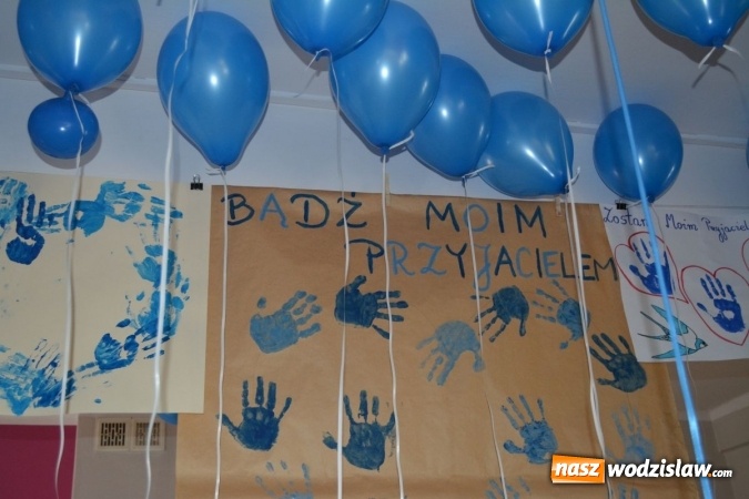 Zdjęcie w galerii na portalu naszwodzislaw.com: W Wodzisławiu świętowali dzień przyjaźni i tolerancji dla autyzmu  wiadomości z regionu