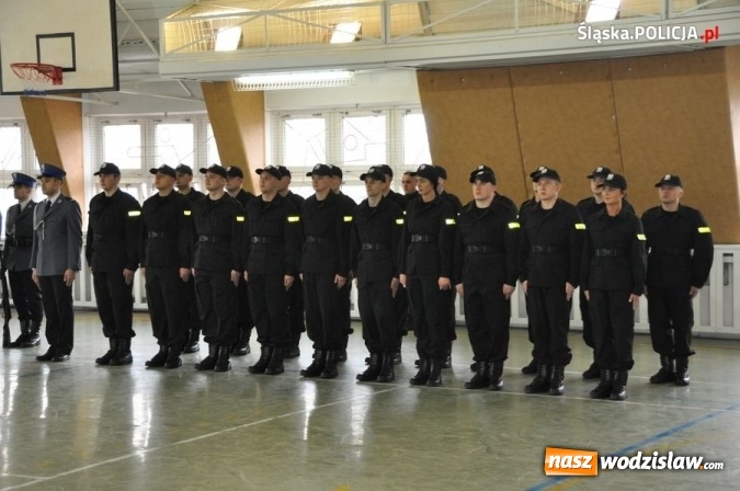 Zdjęcie w galerii na portalu naszwodzislaw.com: Śląski garnizon zasiliło dwudziestu nowych policjantów. Kiedy kolejny nabór do służby? wiadomości z regionu