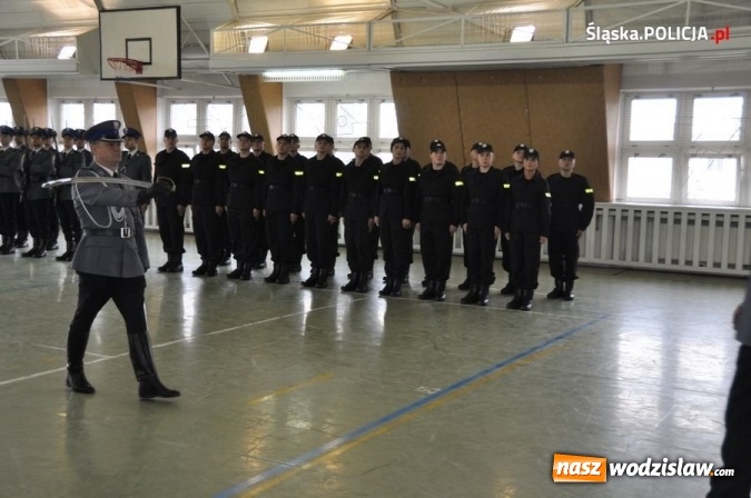Zdjęcie w galerii na portalu naszwodzislaw.com: Śląski garnizon zasiliło dwudziestu nowych policjantów. Kiedy kolejny nabór do służby? wiadomości z regionu