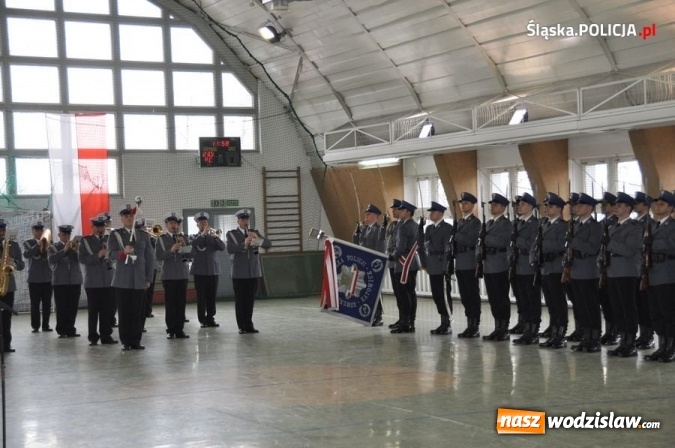 Zdjęcie w galerii na portalu naszwodzislaw.com: Śląski garnizon zasiliło dwudziestu nowych policjantów. Kiedy kolejny nabór do służby? wiadomości z regionu