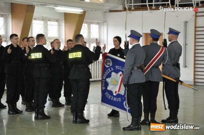 Zdjęcie w galerii na portalu naszwodzislaw.com: Śląski garnizon zasiliło dwudziestu nowych policjantów. Kiedy kolejny nabór do służby? wiadomości z regionu