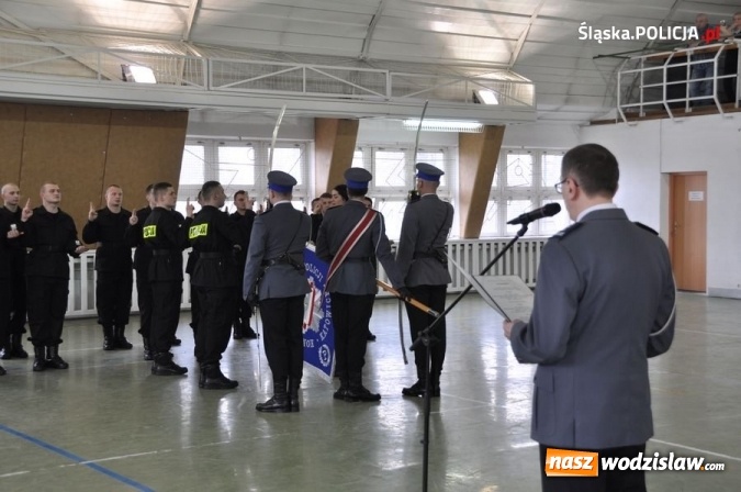 Zdjęcie w galerii na portalu naszwodzislaw.com: Śląski garnizon zasiliło dwudziestu nowych policjantów. Kiedy kolejny nabór do służby? wiadomości z regionu