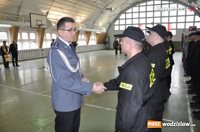Zdjęcie w galerii na portalu naszwodzislaw.com: Śląski garnizon zasiliło dwudziestu nowych policjantów. Kiedy kolejny nabór do służby? wiadomości z regionu