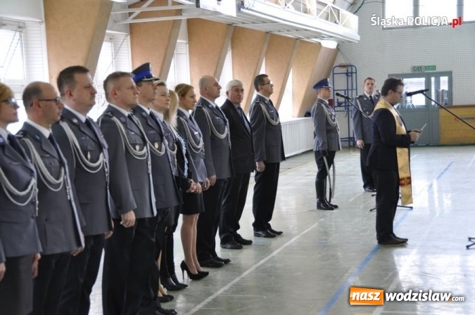 Zdjęcie w galerii na portalu naszwodzislaw.com: Śląski garnizon zasiliło dwudziestu nowych policjantów. Kiedy kolejny nabór do służby? wiadomości z regionu