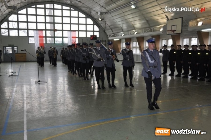 Zdjęcie w galerii na portalu naszwodzislaw.com: Śląski garnizon zasiliło dwudziestu nowych policjantów. Kiedy kolejny nabór do służby? wiadomości z regionu