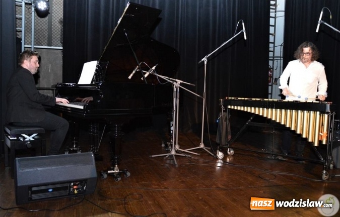 Zdjęcie w galerii na portalu naszwodzislaw.com: Głyk Duet na deskach radlińskiego MOK-u  wiadomości z regionu