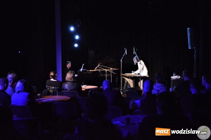 Zdjęcie w galerii na portalu naszwodzislaw.com: Głyk Duet na deskach radlińskiego MOK-u  wiadomości z regionu