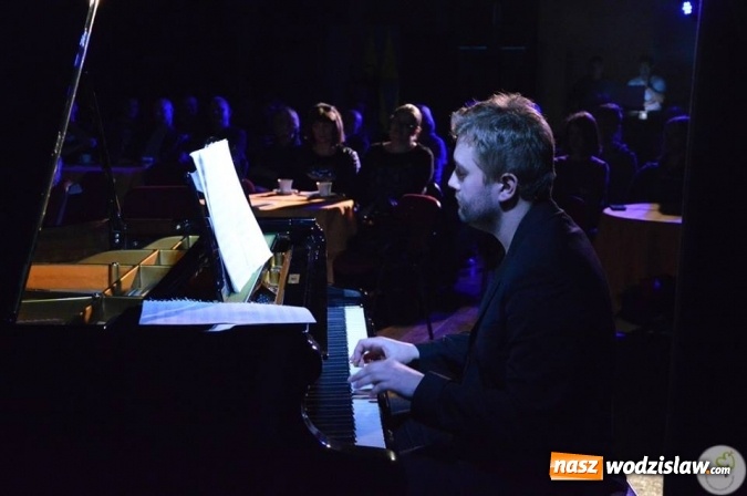 Zdjęcie w galerii na portalu naszwodzislaw.com: Głyk Duet na deskach radlińskiego MOK-u  wiadomości z regionu