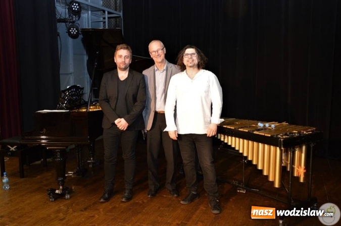 Zdjęcie w galerii na portalu naszwodzislaw.com: Głyk Duet na deskach radlińskiego MOK-u  wiadomości z regionu