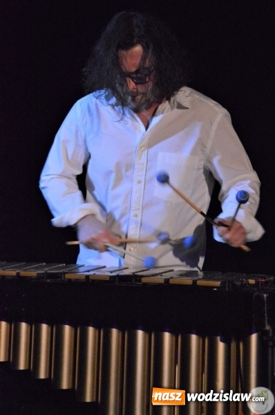 Zdjęcie w galerii na portalu naszwodzislaw.com: Głyk Duet na deskach radlińskiego MOK-u  wiadomości z regionu