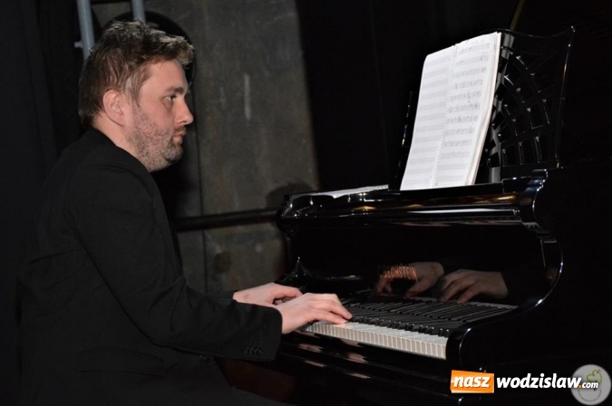 Zdjęcie w galerii na portalu naszwodzislaw.com: Głyk Duet na deskach radlińskiego MOK-u  wiadomości z regionu