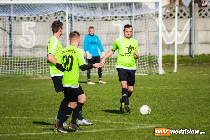 Zdjęcie w galerii na portalu naszwodzislaw.com: Spektakl jednego aktora w Tworkowie wiadomości z regionu