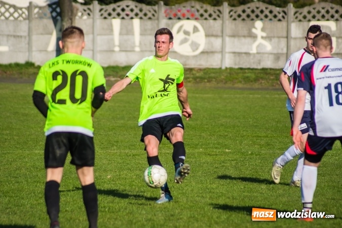 Zdjęcie w galerii na portalu naszwodzislaw.com: Spektakl jednego aktora w Tworkowie wiadomości z regionu