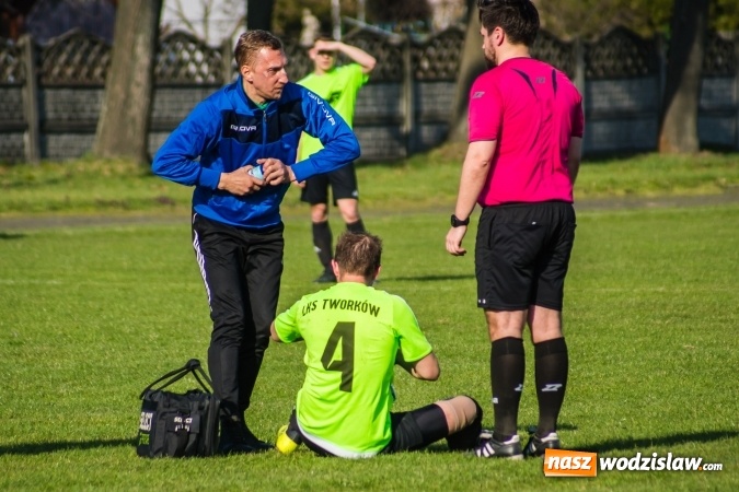 Zdjęcie w galerii na portalu naszwodzislaw.com: Spektakl jednego aktora w Tworkowie wiadomości z regionu