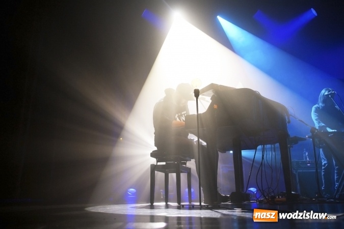 Zdjęcie w galerii na portalu naszwodzislaw.com: Przepiękny koncert Korteza w Rydułtowach. ZDJĘCIA  wiadomości z regionu