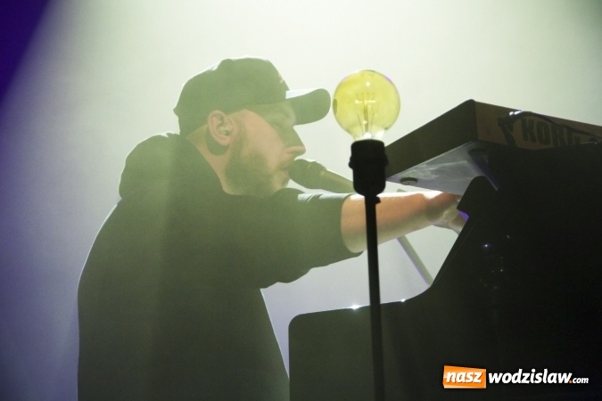 Zdjęcie w galerii na portalu naszwodzislaw.com: Przepiękny koncert Korteza w Rydułtowach. ZDJĘCIA  wiadomości z regionu